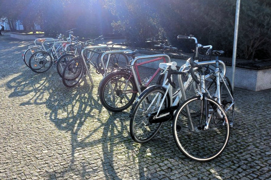 Organizacja parkowania rowerów w firmie: wyzwania i rozwiązania.