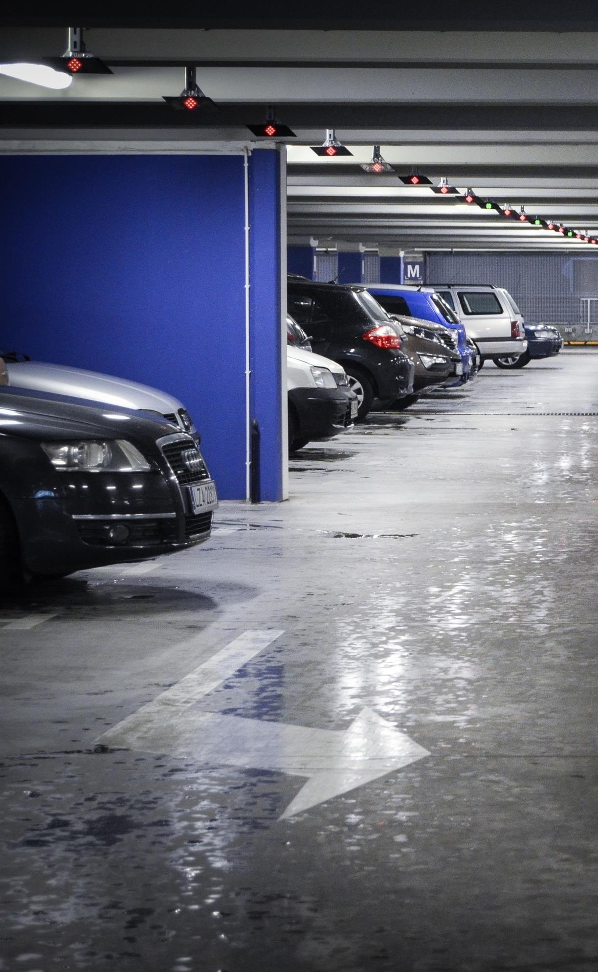 Jak obliczyć opłacalność parkingu dla samochodów i rowerów?