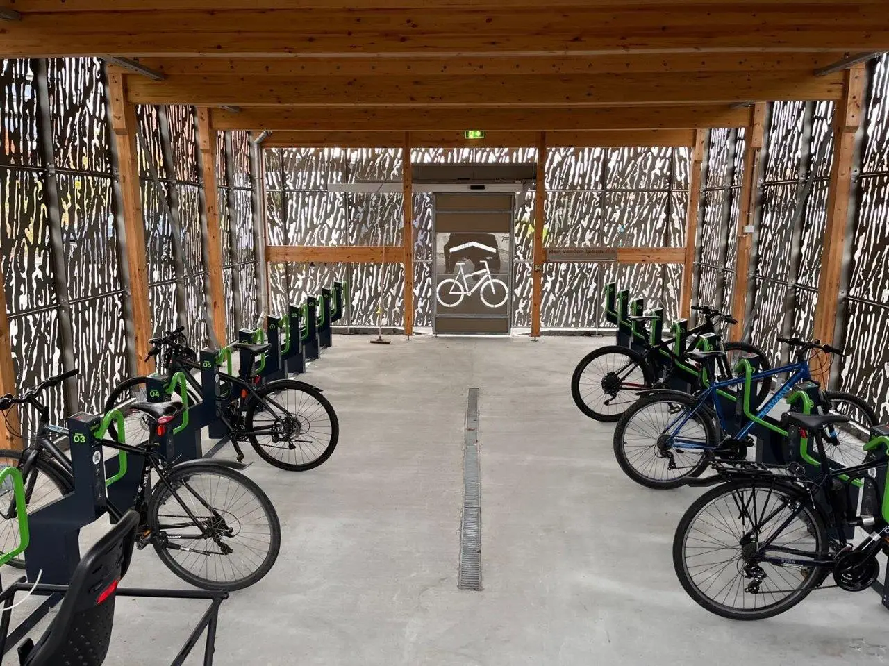 Profesjonalny wiata rowerowa dla firmy